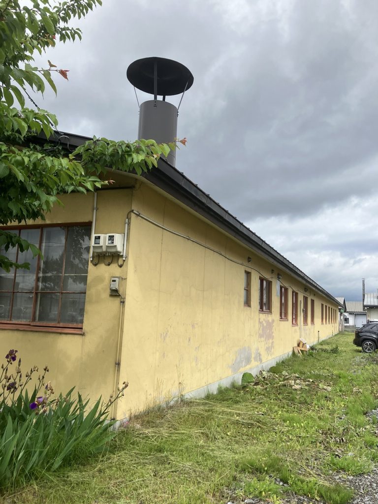 薄曇りの朝に始まる準備: Meet up Furniture Asahikawa 2024に向けて