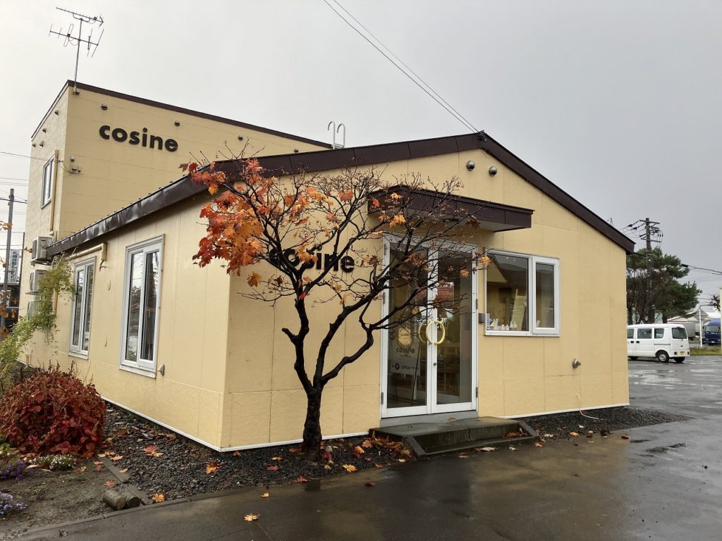 「冬の訪れと車の冬支度：雪のちらつく季節に備えて」