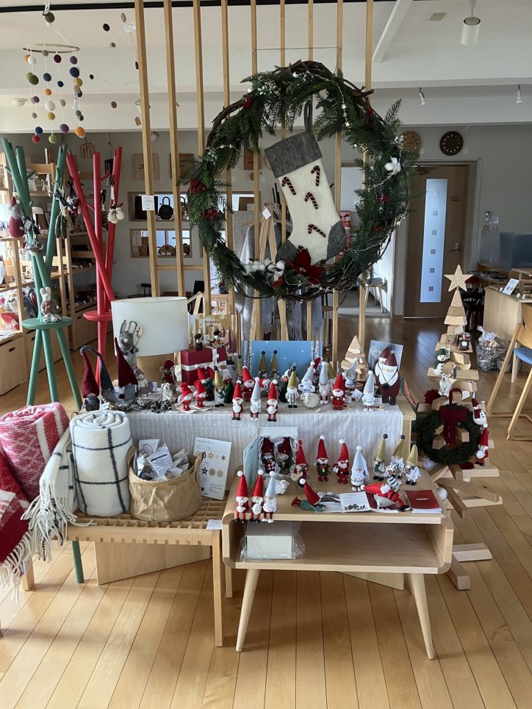 「融けゆく雪と輝く朝日：旭川の冬を感じて」