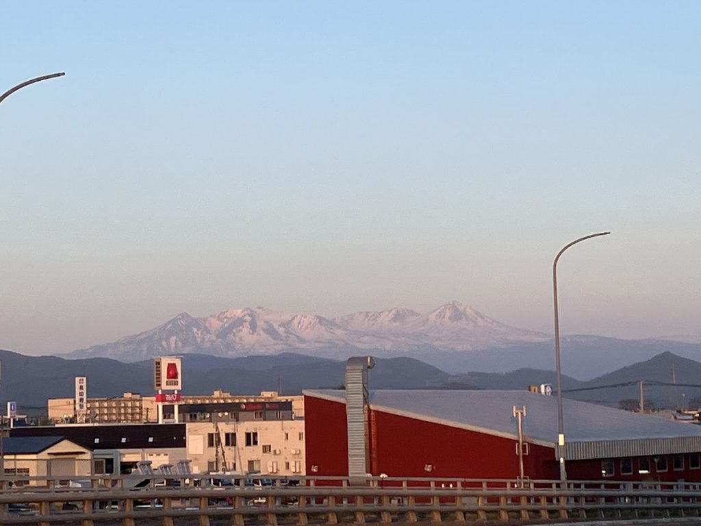 🌄夕日と旭岳、そして人とのつながりに心温まる日々