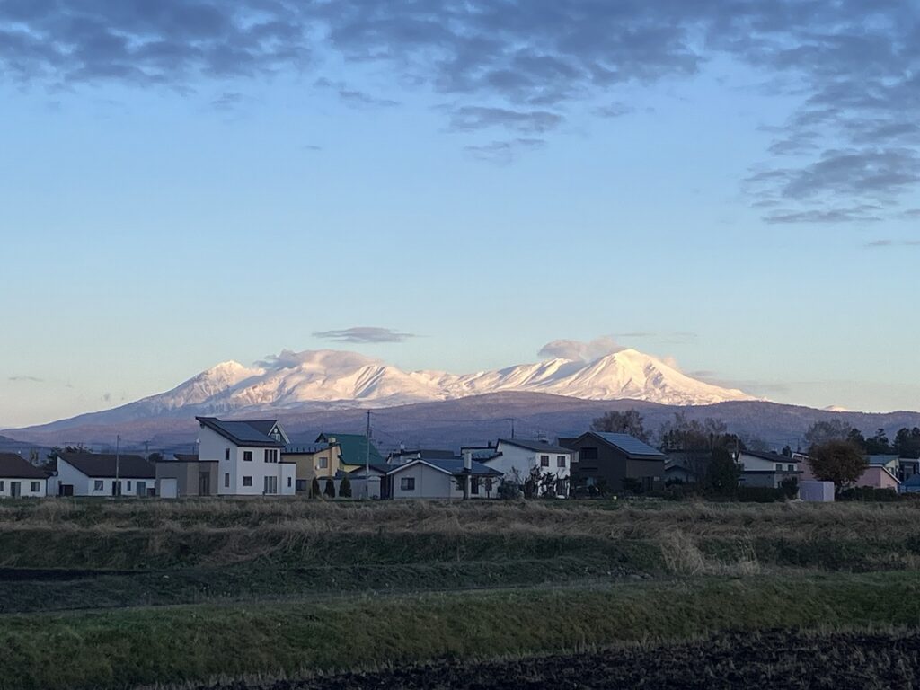 ❄️大雪山の初雪と、野菜に込められたぬくもり