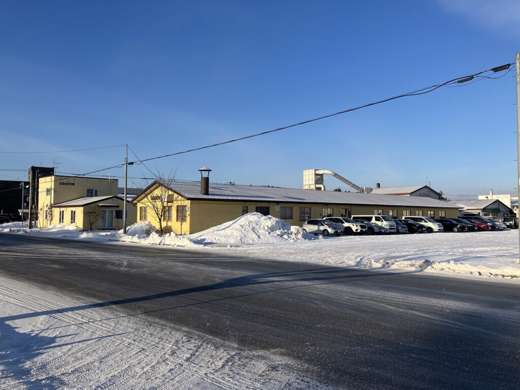 朝陽とともに、感謝を贈る季節へ。― 冬至の朝、コサインから ―